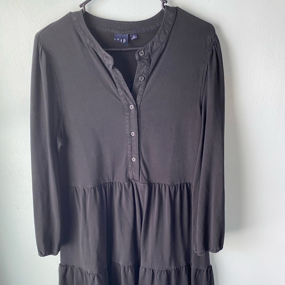 Gap black button front tiered dress. Size large tall. Knee length, 3/4 sleeve.